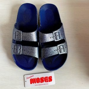 Freedom Moses 100% vegan slides. New with tags.